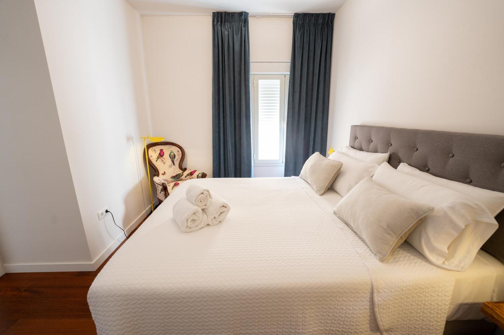 Plaza Mina Suites - Adults Recommended By Luxury Suites Cadix Extérieur photo A bedroom